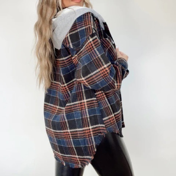 NWT Very J Navy Plaid Button Down Contrast Hoodie Hoodie Flannel Shacket Jacket - Picture 2 of 5